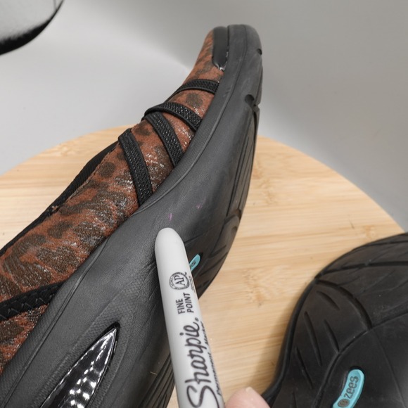 Bzees Shoes Women 8.5M Brown Leopard Print Slip On Comfort Sneakers Flaw - Picture 5 of 7